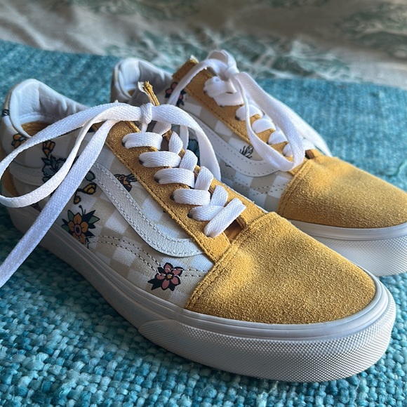 BRAND NEW VANS Old Skool Sneakers - Picture 4 of 5